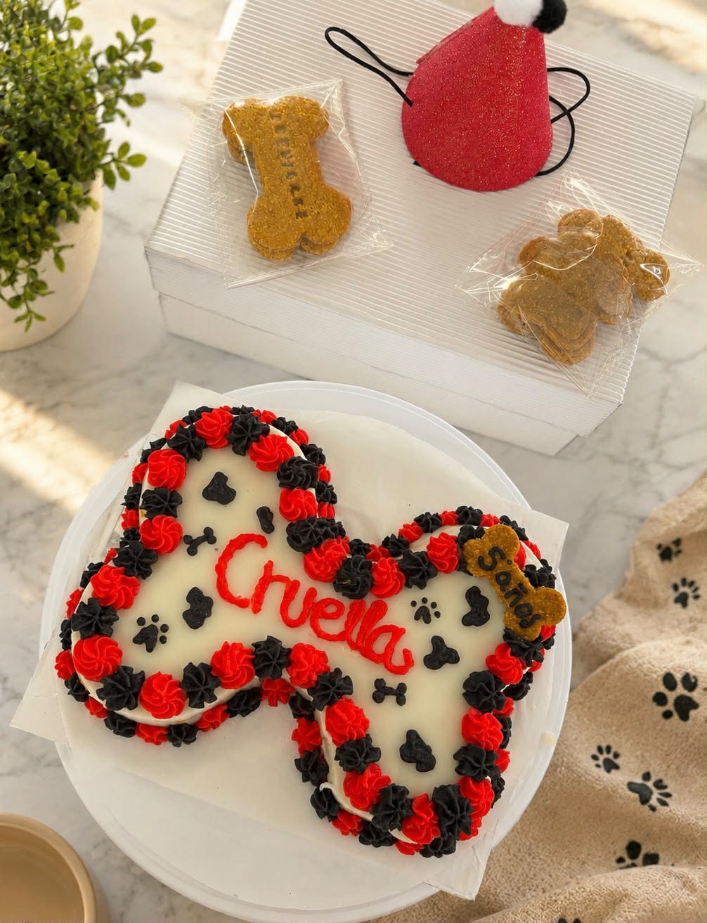 Pastel Hueso Cruella